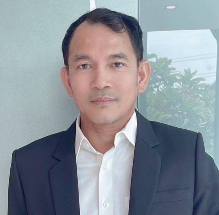 นายประพนธ์ ฟักอินทร์
